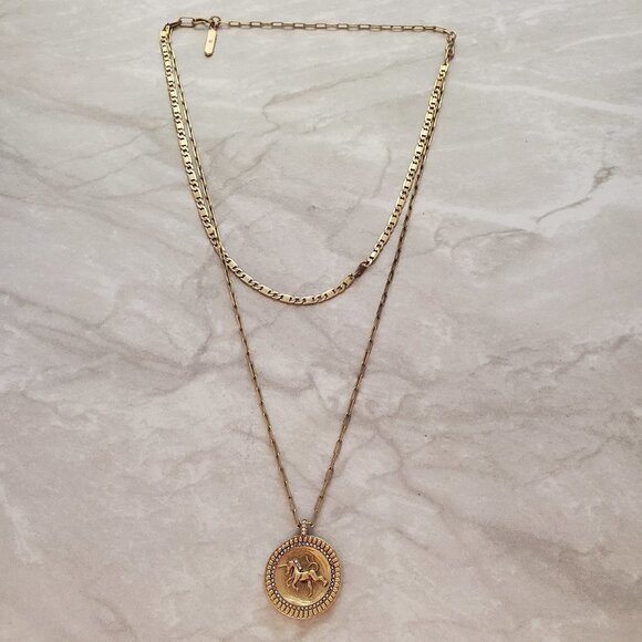 🦄 Stella and Dot Hammered Rhinestones Crystals Pave Unicorn Coin Pendant 🦄 - Picture 1 of 12